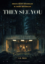 "They See You" Filmplakat (© 2024 Warner Bros. Entertainment Inc. All Rights Reserved.)